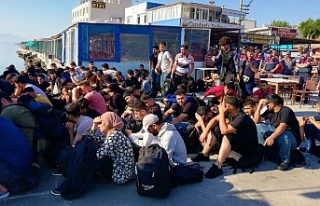 İzmir açıklarında 124 göçmen ile 4 organizatör...