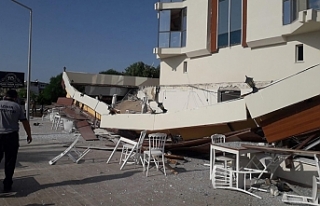Turizm cennetinde otelin terası çöktü: Faciadan...