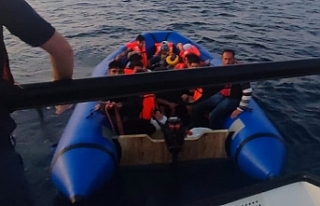 İzmir açıklarında 42 düzensiz göçmen kurtarıldı