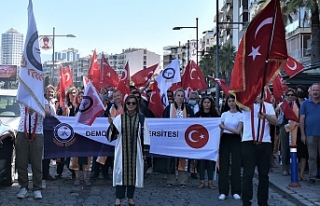 İzmir'de 'Demokrasi Yürüyüşü'