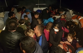 İzmir açıklarında 5 göçmen kurtarıldı, 49'u...