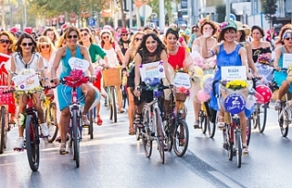Süslü Kadınlar Karşıyaka'da pedallayacak