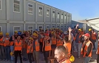 İzmir Şehir Hastanesi inşaatında çalışan işçilerden...