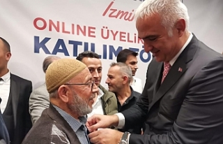 Bakan Ersoy, İzmir’de AK Parti’ye katılanlara...