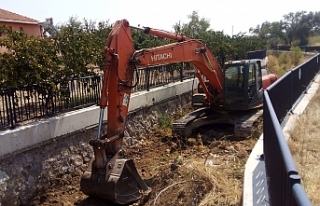 Menderes Belediyesi sel ve taşkınlara karşı çalışmalarını...
