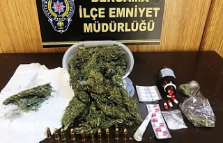 İzmir'de uyuşturucu evine operasyon