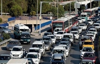 İzmir'de trafiğe kayıtlı araç sayısı belli...