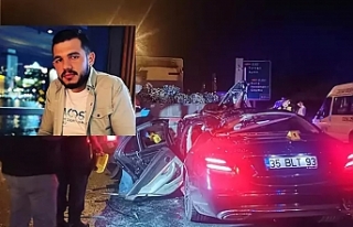 İzmir’de otomobil tıra ok gibi saplandı: 1 ölü