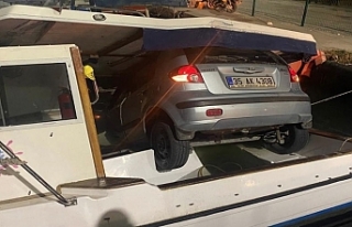 İzmir'de ilginç kaza: Alkollü sürücü tekne...