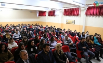 Prof. Dr. Ersan Bocutoğlu, Hopa ve Kemalpaşa’da öğrencilerle buluştu