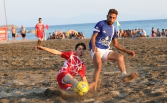 Menderes’te Plaj Futbolu Turnuvası düzenlendi