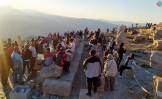 Nemrut Dağı’na turist akını
