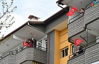 Isparta’da evler Türk Bayraklarıyla donatılıyor