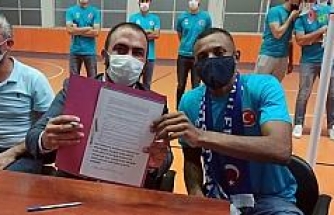 Adilcevaz TÜRŞAD Voleybol Takımı Brezilyalı voleybolcuyla sözleşme imzaladı
