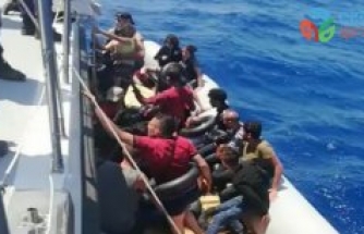 Muğla açıklarında yardım bekleyen 19 düzensiz göçmen kurtarıldı