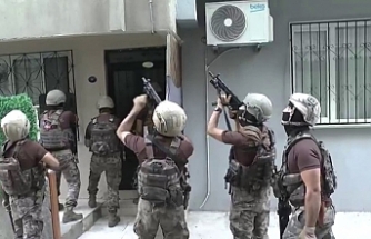 İzmir’de haklarında yakalama emri olan 25 suçluya operasyon