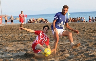 Menderes’te Plaj Futbolu Turnuvası düzenlendi