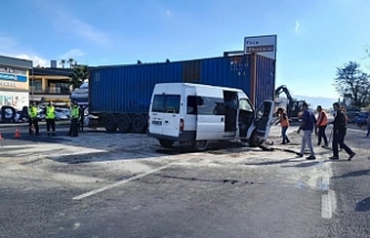 İzmir’de feci kaza: 1’i ağır 6 cezaevi personeli yaralı