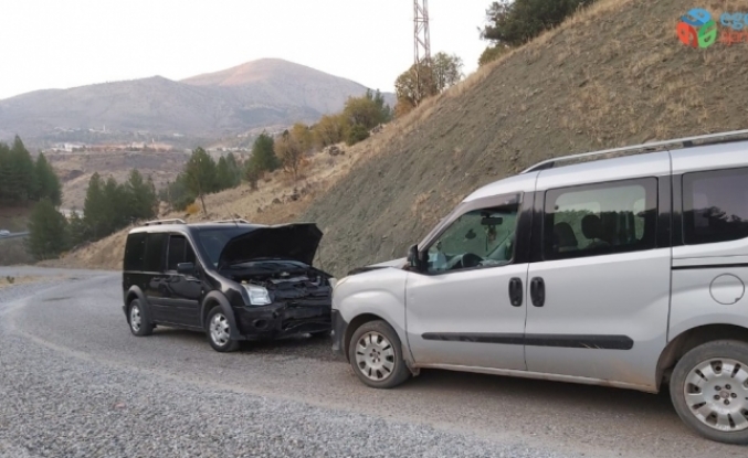 Siirt’te iki araç çarpıştı: 4 yaralı