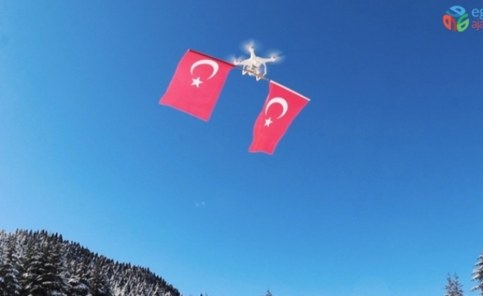 Drone ile Türk bayrağını gökyüzünde dalgalandırdı
