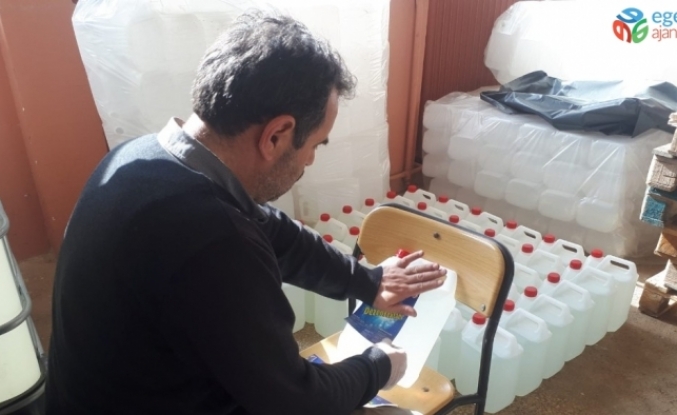 Kırşehir, Mesleki ve Teknik Anadolu Lisesinde Covid-19’a karşı dezenfektan üretimi yapılıyor