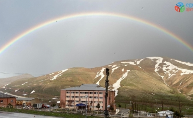 Bitlis’te yağmur sonrası gökkuşağı güzelliği