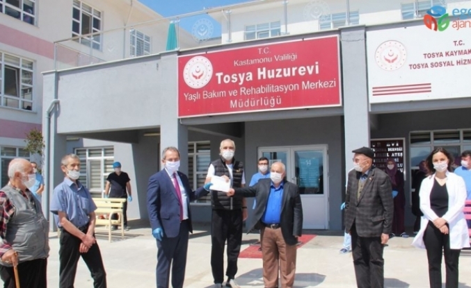 Tosya Huzurevi sakinlerinden "Biz Bize Yeteriz Türkiye" kampanyasına destek