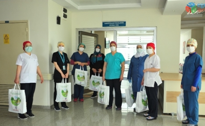 Karaman Belediyesi, Hemşireler Günü’nde sağlık çalışanlarını unutmadı