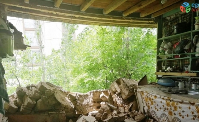 Yabancı uyruklu ailenin kaldığı evin duvarı yıkıldı