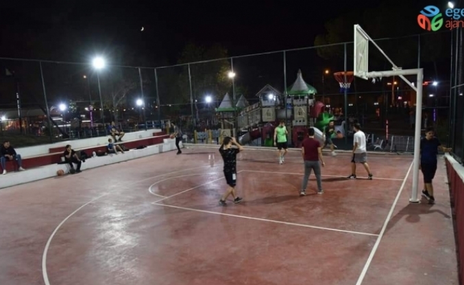 Çan Belediyesi yeni basketbol sahası yapımını tamamladı ve mevcut halı saha yeniledi