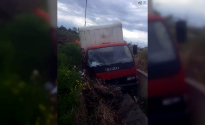 Samsun’da kamyonet su kanalına uçtu: 1 yaralı
