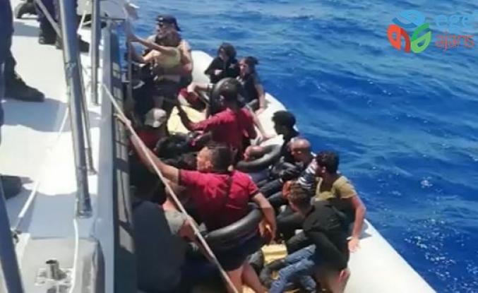 Muğla açıklarında yardım bekleyen 19 düzensiz göçmen kurtarıldı